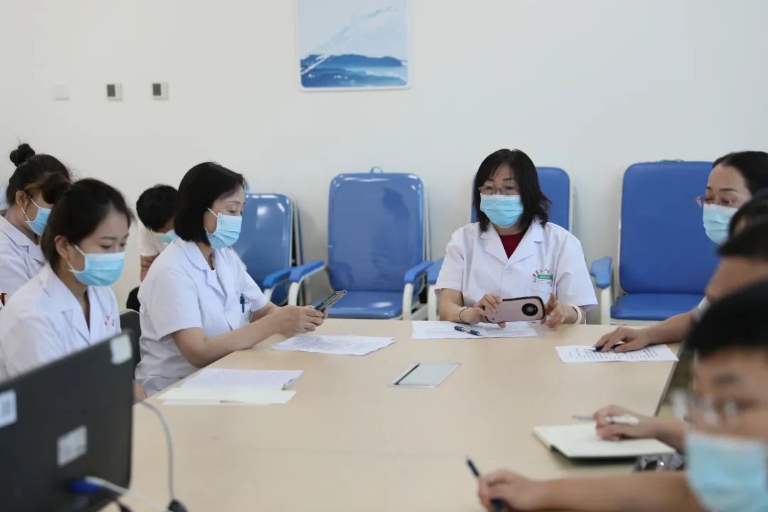 全省首家！中國(guó)醫(yī)科大學(xué)附屬第一醫(yī)院專家來(lái)“查房”，家門口享國(guó)內(nèi)優(yōu)質(zhì)醫(yī)療資源！(圖2)