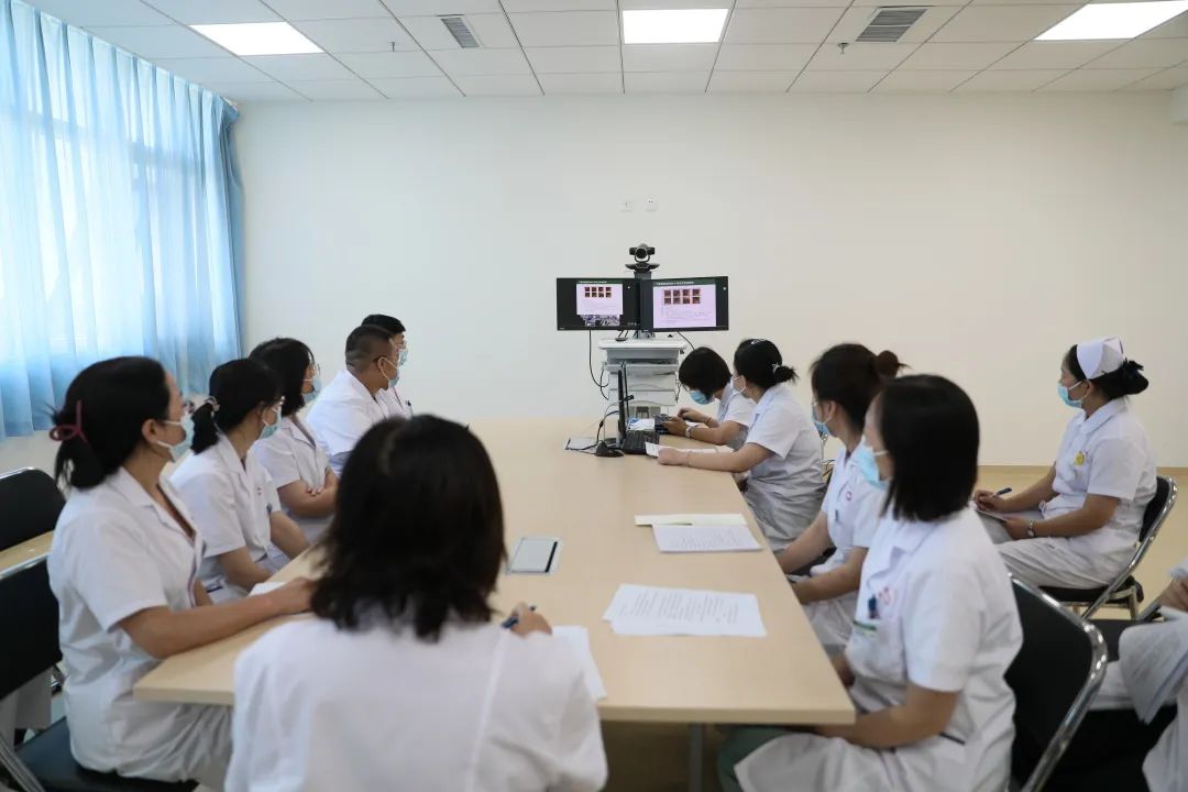 全省首家！中國(guó)醫(yī)科大學(xué)附屬第一醫(yī)院專家來(lái)“查房”，家門口享國(guó)內(nèi)優(yōu)質(zhì)醫(yī)療資源！(圖1)