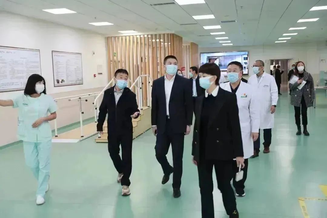 龍港區(qū)人大、區(qū)政府領(lǐng)導(dǎo)一行視察調(diào)研龍港國(guó)際醫(yī)療健康產(chǎn)業(yè)園(圖6)