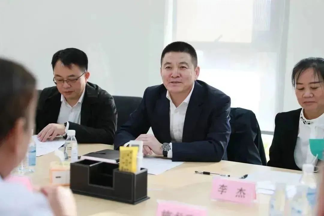 龍港區(qū)人大、區(qū)政府領(lǐng)導(dǎo)一行視察調(diào)研龍港國(guó)際醫(yī)療健康產(chǎn)業(yè)園(圖11)