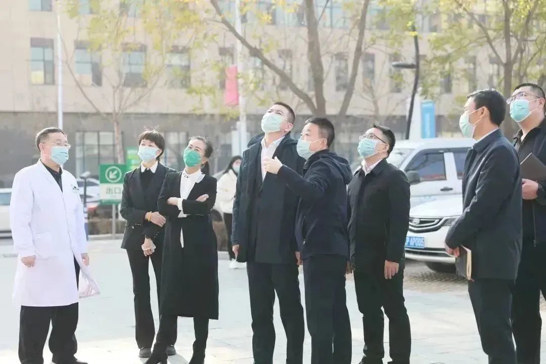 龍港區(qū)人大、區(qū)政府領(lǐng)導(dǎo)一行視察調(diào)研龍港國(guó)際醫(yī)療健康產(chǎn)業(yè)園(圖16)