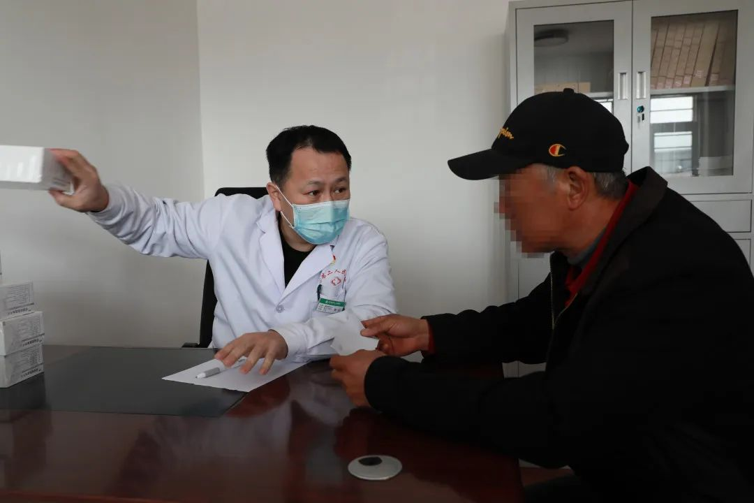 踐行黨的二十大精神，市二院黨員開展大型公益出診！(圖1)