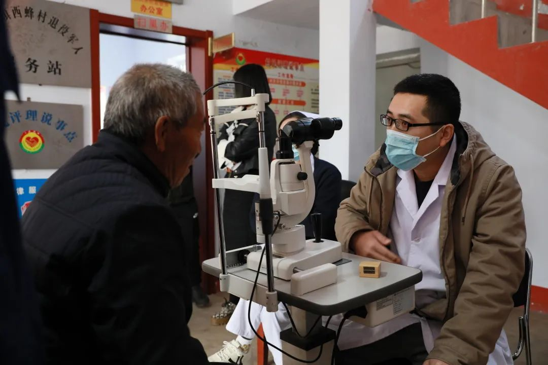 踐行黨的二十大精神，市二院黨員開展大型公益出診！(圖6)